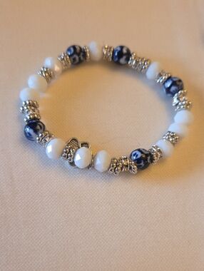 Elegant White and Navy Beaded Stretch Bracelet
